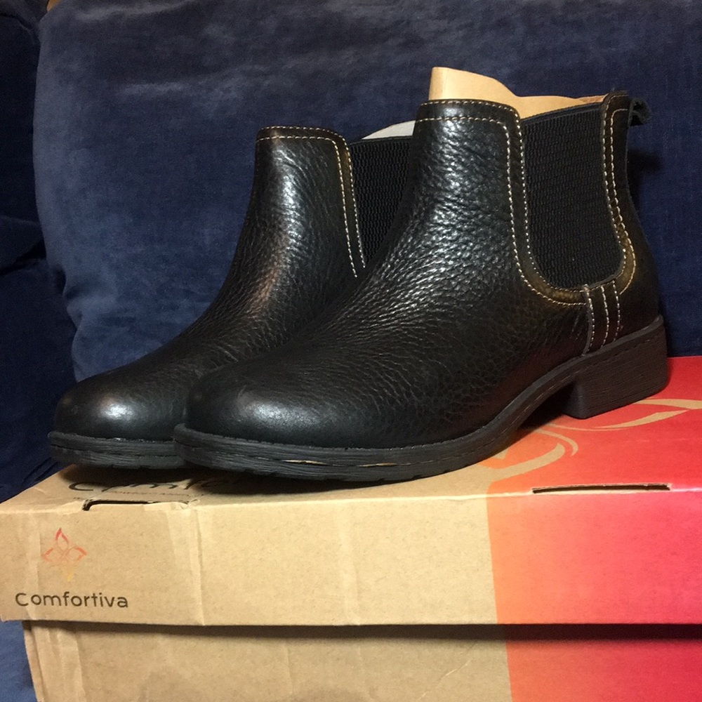 NWT Comfortiva Salara Ankle Boots Booties 8W wide